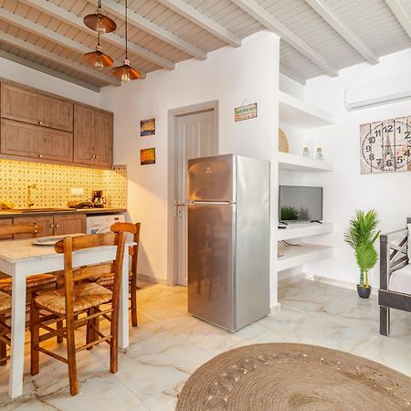 Elenitas Beach House In Ornos Exterior photo