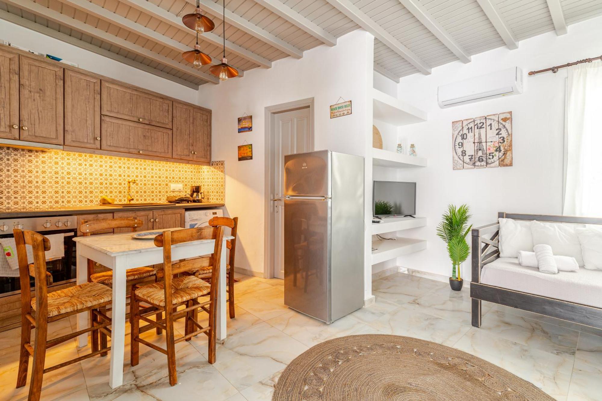 Elenitas Beach House In Ornos Exterior photo