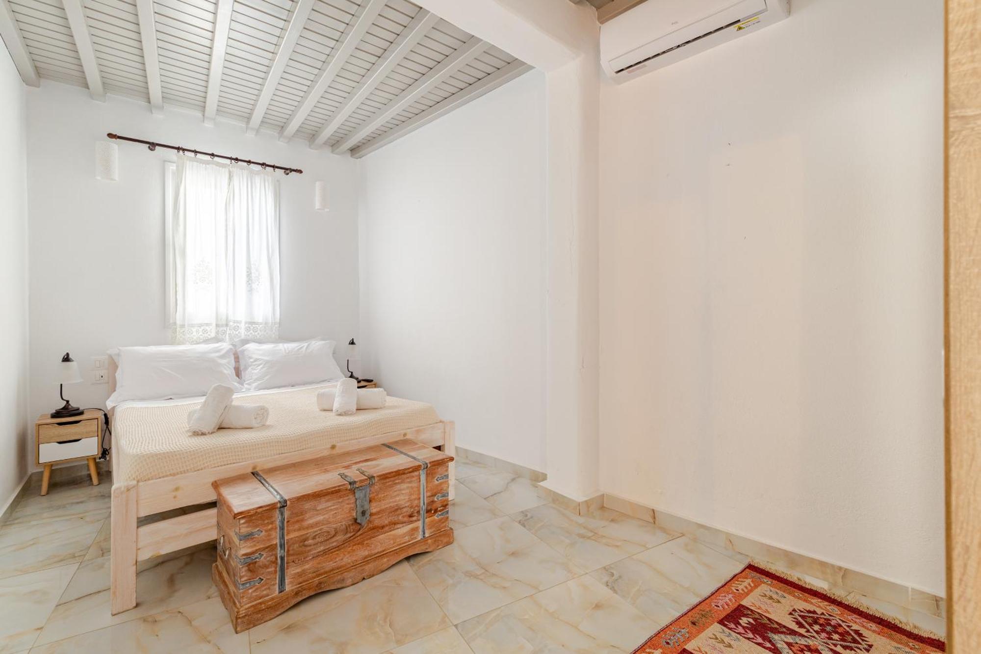 Elenitas Beach House In Ornos Exterior photo