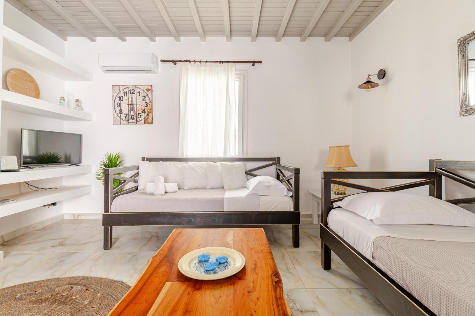 Elenitas Beach House In Ornos Exterior photo
