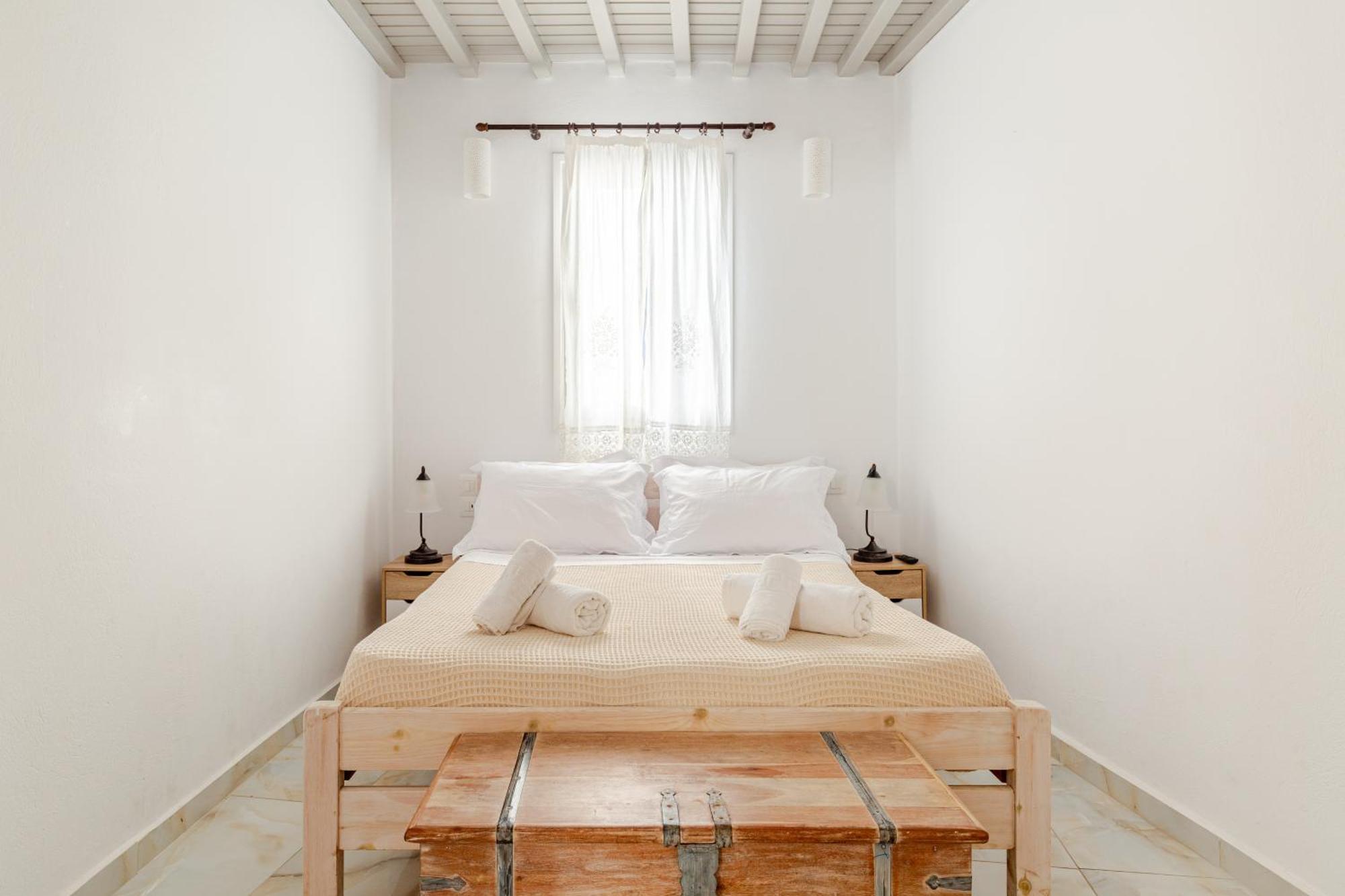 Elenitas Beach House In Ornos Exterior photo